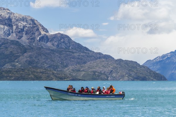 Excursion boat with tourists in front of the marble caves Capillas de Marmol, Lago General Carrera, also Lago Chelenko, Puerto Rio Tranquilo, Aisen, Patagonia, Chile, South America
