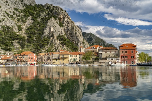 The old town centre of Omis on the river Cetina with the ruins of the Mirabella or Peovica fortress, Croatia, Europe