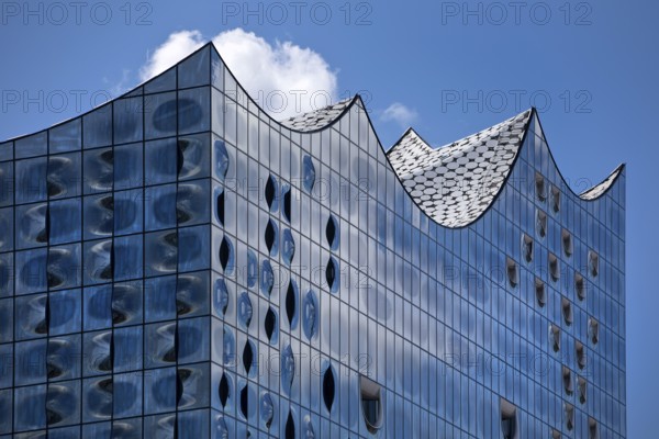 Elbe Philharmonic Hall, detail of the glass façade with cloud, Hafencity, Hamburg, Germany, Europe