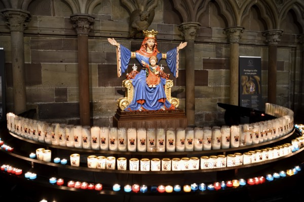 Statue of the Virgin Mary in the Cathédrale Notre Dame de Strasbourg, Strasbourg Cathedral, Unesco World Heritage Site, Strasbourg, Département Bas-Rhin, Alsace, France, Europe