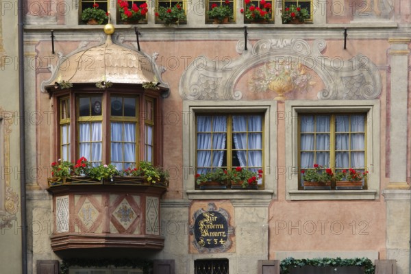 Bay window on painted façade, Historic House on Town Hall Square, Rathausplatz, Old Town, Stein am Rhein, Canton Schaffhausen, Switzerland, Europe