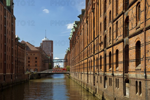 View from Kibbelsteg into Brooksfleet, Speicherstadt, Hamburg, Germany, Europe