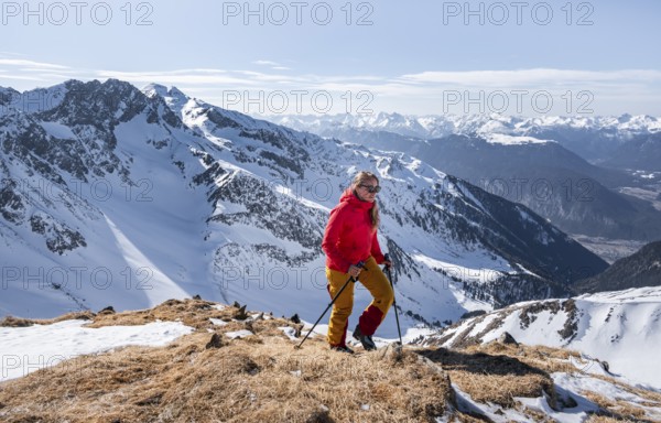 Ski tourers at the summit of the Mitterzeigerkogel in winter, Sellraintal, Kühtai, Tyrol, Austria, Europe