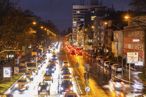 Bundesstrasse B224, Alfredstrasse, in Essen Rüttenscheid, evening rush hour traffic, this area would also be affected by a diesel driving ban, Essen, North Rhine-Westphalia, Germany, Europe