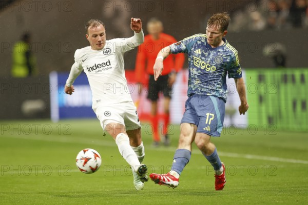 Football, Europa League, Round of 16 second leg, 2024/2025, Eintracht Frankfurt vs. Ajax Amsterdam, 13/03/2025, Frankfurt Stadion, Frankfurt, Germany, Mario GÖTZE (Eintracht Frankfurt, 27) left in duel with Oliver EDVARDSEN (Ajax Amsterdam, 17), Europe