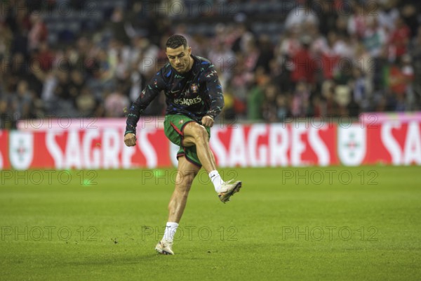 Football match, Cristiano RONALDO CR7 Portugal warming up in front of the match with left foot shot and closed eyes the ball is not visible, Estadio do Dragao, Porto, Portugal, Europe