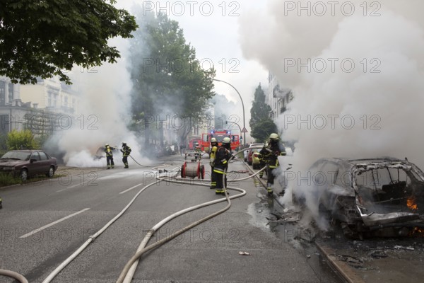 Fire brigade extinguishes burning cars on the Elbchaussee in Hamburg after the riots at the G20 summit, 2017