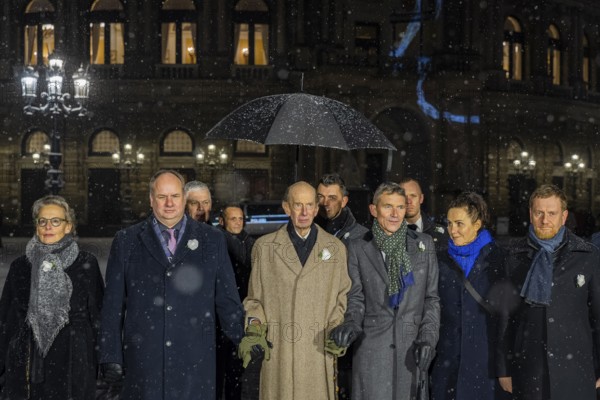 On 13 and 14 February 1945, Dresden was heavily destroyed in three Allied bombing raids. Every year, the people of Dresden commemorate this event at various events. A long human chain symbolises the protection of the city centre. TUD Rector Ursula Staudinger, Dresden's Lord Mayor Dirk Hilbert, Prince Edward Duke of Kent, Saxony's Prime Minister Michael Kretschmer and others at the human chain on 13 February on Theaterplatz in Dresden, Dresden, Saxony, Germany, Europe