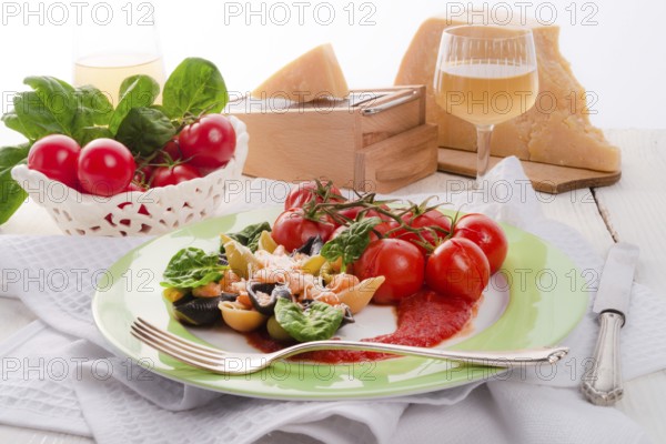 Conchiglie with North Sea shrimps and spinach