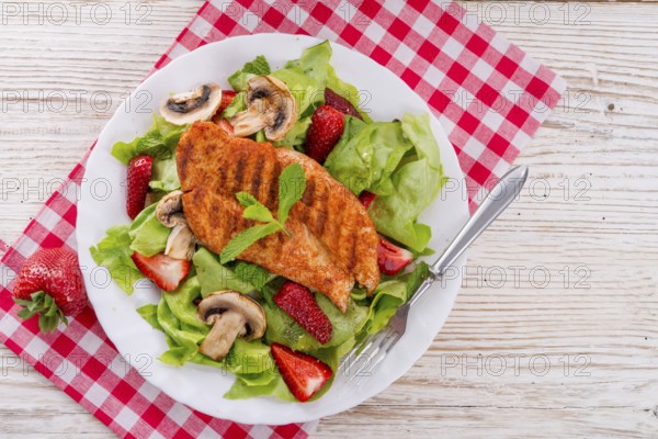 Steak with green salad