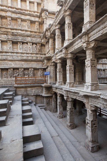 Sculptures, rani ki vav, patan, gujarat, india, asia