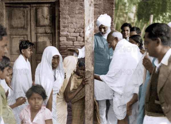 Mahatma Gandhi meeting people after Hindu Muslim riots, East Bengal, India, Asia, January 1947, Asia