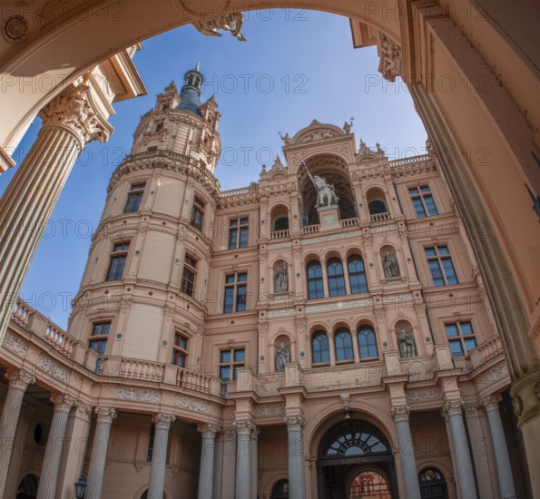 Portal at the entrance to Schwerin Castle, main façade with equestrian statue of the Abodrite Prince Niklot I, seat of the Mecklenburg-Vorpommern state parliament, Schwerin, Mecklenburg-Vorpommern, Germany, Europe
