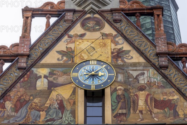 Painted façade and clock on Ulm Town Hall from the 15th century, Ulm, Swabian Alb, Baden-Württemberg, Germany, Europe