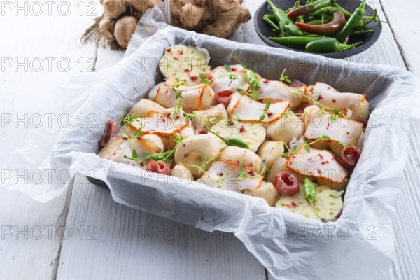 Jerusalem artichoke au gratin with ham and chili