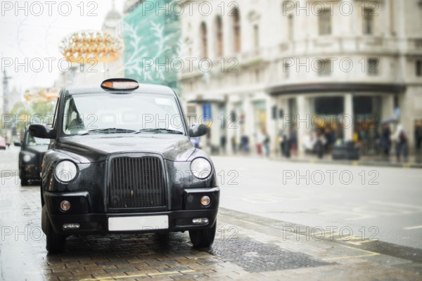 Taxi in London and people on the street