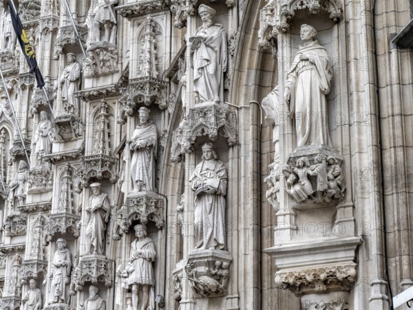 Detail Artistic building Leuven Town Hall (Historisch Stadhuis van Leuven) from 1469 in late Gothic style on the Grote Markt, Leuven, Flanders, Flemish Brabant, Belgium, Europe