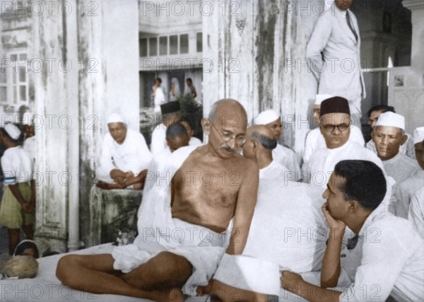 Mahatma Gandhi at public prayer meeting, Rungta House, Mumbai, Maharashtra, India, Asia, September 1944, Asia