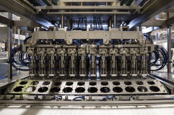 Automatic food packing machine for industrial use