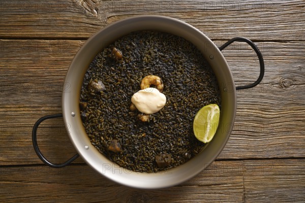 Black rice Paella recipe for two from Valencia Spain