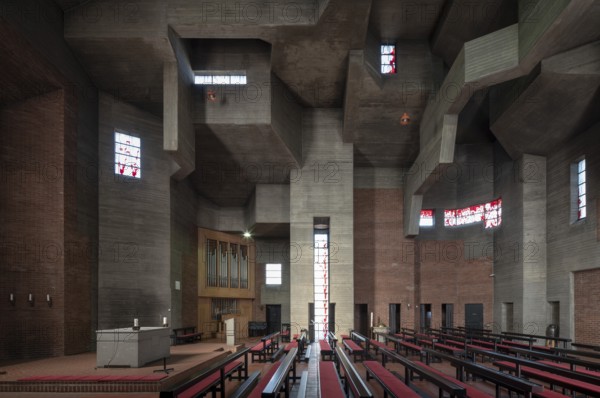 Cologne, Lindenthal district, Catholic parish church of Christ's Resurrection, interior, view to the north