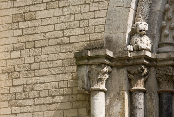Lion at the west portal, St, Saint, Saint