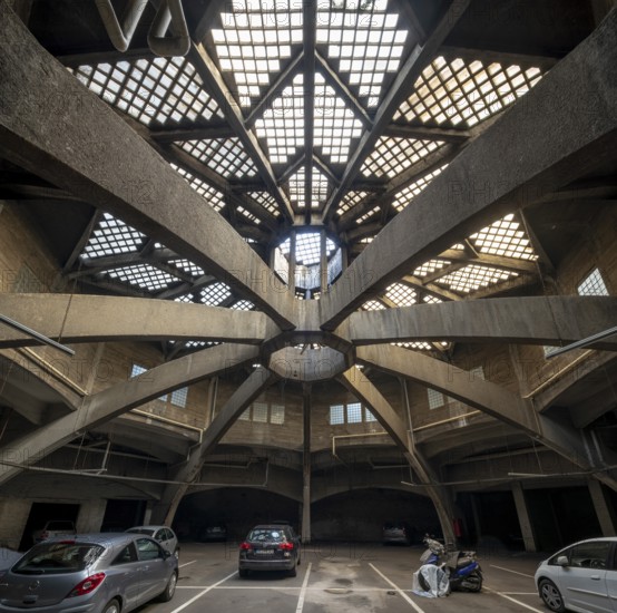 Aachen, congress garage, former motor vehicle hall of the coal merchant Einmal, built in 1924-1925 by Theodor Veil, Otto Nauhardt and Karl Walter Mautner (engineer) . Reinforced concrete dome with a span of 24 metres