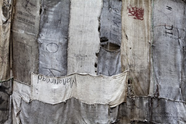 Torwache wrapped with old jute sacks, Check Point Sekondi Loco, by artist Ibrahim Mahama, documenta 14 exhibition, 2017, Kassel, Brüder-Grimm-Platz, Wilhelmshöher Allee, Germany, Europe