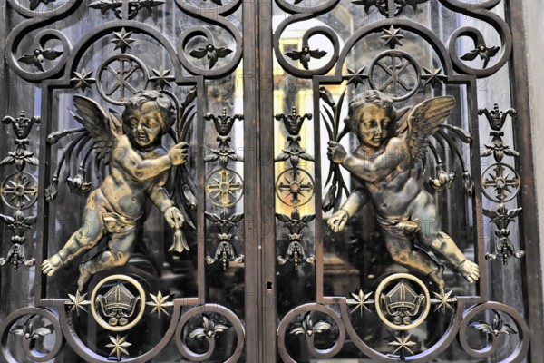 St Peter's Basilica, Vatican, Rome, Italy, metal grille with ornate angels and decorative elements, Rome, Lazio, Italy, Europe