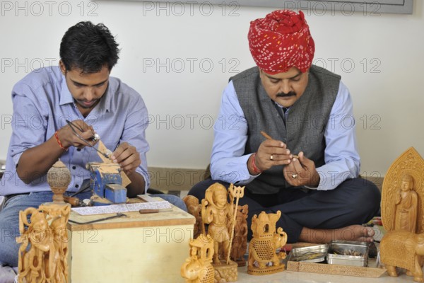 Mahesh jangid and rohit jangid carving, jaipur, rajasthan, Asia, India NO MR