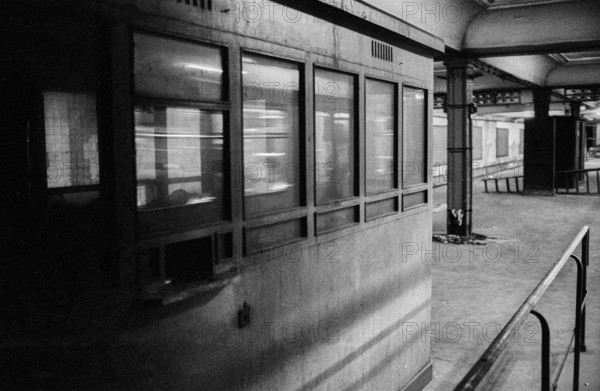GDR, Berlin, 29 May 1990, Französische Straße underground station (U 6), 28 years of ghost station...