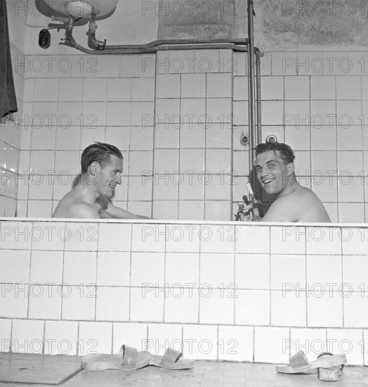Gunnar Nordahl. 19 october 1921 - 15 september 1995. Swedish football player, best known for playing in the italian football club AC Milan from 1949 to 1956. He stills holds the record for goals per appearance in Italy. Nordahl is considered to be one of the greatest Swedish football players of all-time. Nordahl became the first swedish professional footballplayer when transfereed to AC Milan on january 22 1949. Later, he would team up with his national team strike partners, Gunnar Gren and Nils Liedholm to form the renowned Gre-No-Li trio, a succesful trio playing together for AC Milan. Pictured here on the right with Nils Liedholm. Milano Italy 1950. Kristoffersson ref AY32-6 Nils Gunnar Nordahl (Hörnefors, 19 ottobre 1921 – Alghero, 15 settembre 1995) è stato un allenatore di calcio e calciatore svedese, di ruolo attaccante. Considerato uno dei più forti centravanti nella storia del calcio, è il miglior marcatore straniero e il terzo in assoluto della Serie A dietro Silvio Piola e F...