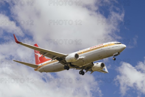 MELBOURNE, AUSTRALIA - SEPTEMBER 07, 2024: A Qantas Boeing 737-800 in retro livery flies into Melbourne from Perth on September 7th 2024, Melbourne, Australia, Oceania
