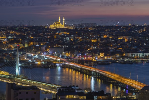 A picture of the Ataturk Bridge and the Yavuz Sultan Selim Mosque at night
