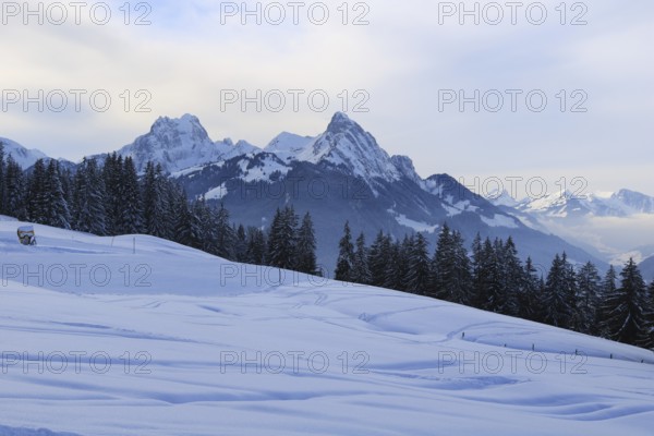 Ski slope and mountains Gummfluh and Le Rubli
