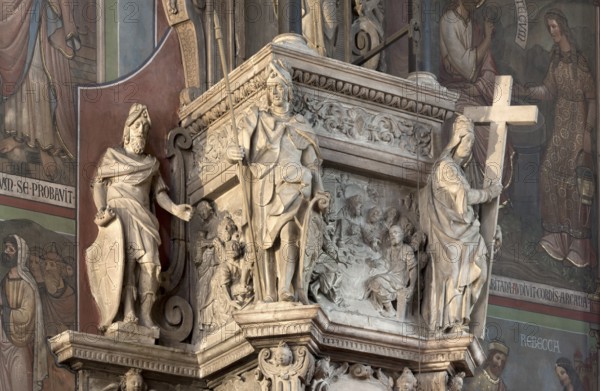 Sacrament house in the choir, detail of saints