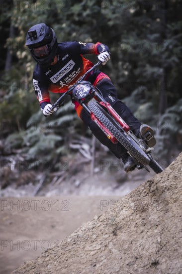 MAYDENA, AUSTRALIA - FEBRUARY 08: Darcy COUTTS of Australia competes in finals during Red Bull Hardline Tasmania on February 8, 2025 in Maydena, Australia, Oceania