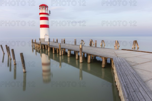 Leuchtturm im Morgenlicht, Langzeitbelichtung, Podersdorf am See, Neusiedlersee, Burgenland, Österreich