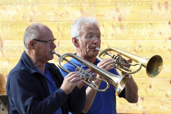 The musicians Franz-Richard Winterhalder and Meinrad Hofmeier (sen.) provided the musical accompaniment to the ecumenical service in the Adler Ski Stadium at the Open Day of SC Hinterzarten, Hinterzarten, Germany / Germany