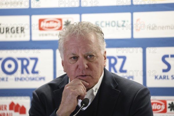 Head coach Doug Shedden (Iserlohn Roosters) at the press conference, PK after the DEL match 24-25, Sptg. 10: Schwenninger Wild Wings vs Iserlohn Roosters, Villingen-Schwenningen, Germany / Germany