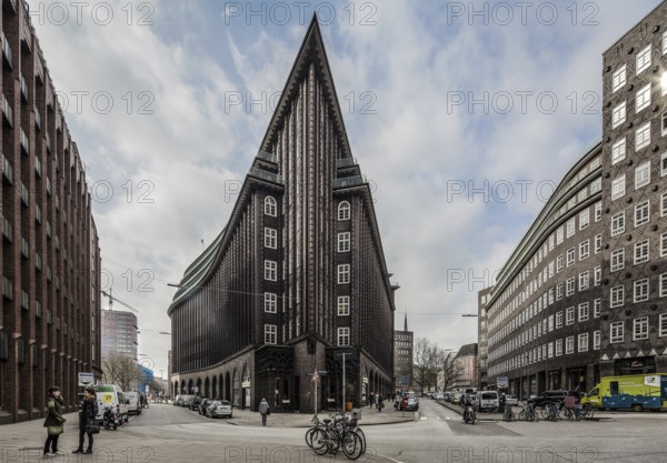 Hamburg Kontorhaus CHILEHAUS, built 1922-24 by Fritz Höger, view from the east, Kontorhaus SPRINKENHOF on the right