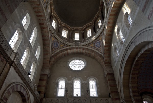 Built 1852-92, west transept, oblique view upwards, St., Sankt, Saint