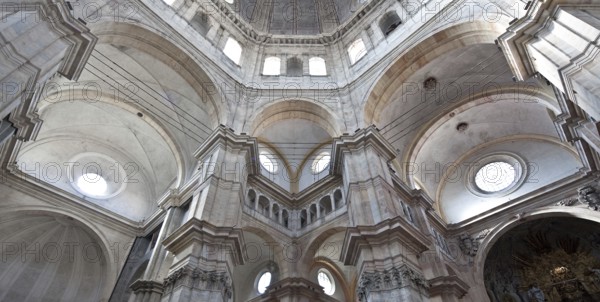 Italy Pavia 89726 Cathedral Start of construction 1488 Main construction period 16 - 18 c. Completed only in 1936 Dome tambour around 1750 Dome vaulting 1885 Central room View from south-west