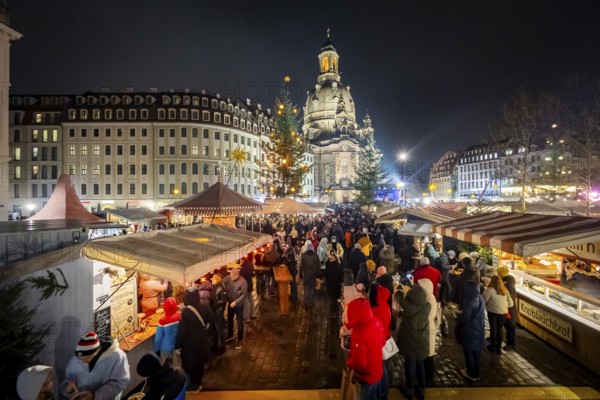32nd Christmas Vespers and historic Christmas market on Neumarkt square in front of the Frauenkirche. According to the organisers, around 13, 000 people gathered for the traditional open-air vespers. Saxony's Protestant Bishop Tobias Bilz called for peace and humanity in his sermon. Dresden, Saxony, Germany, Europe