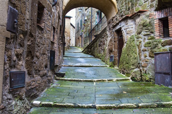 The tuff city of Sorano. Narrow street and covered bridge. Etruscan towns of Tuscany. Towns that have existed for the second millennium. Tuscany, Italy, Europe