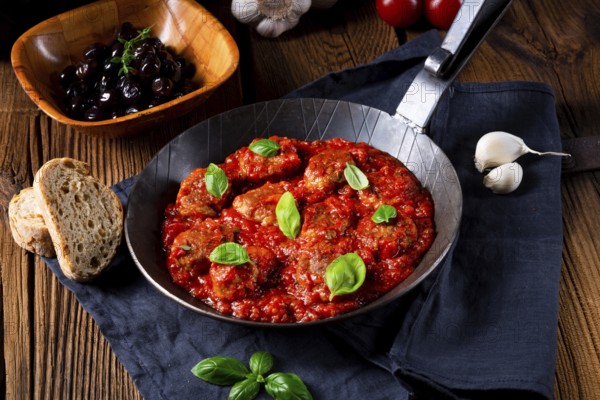 Baked mini balls in tomato sauce with basil