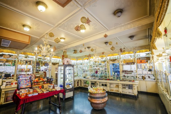 Artisanal manufacture of Quartos Embatumats, candy store Can Frasquet, Palma, Mallorca, Balearic Islands, Spain, Europe