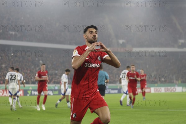 Vincenzo Grifo (SC Freiburg) scores from the penalty spot to make it 2-0 at the break and celebrates his goal with his colleagues during the DFB Cup 2024-25, 2nd round: SC Freiburg vs Hamburger SV, Freiburg im Breisgau, Germany / Germany
