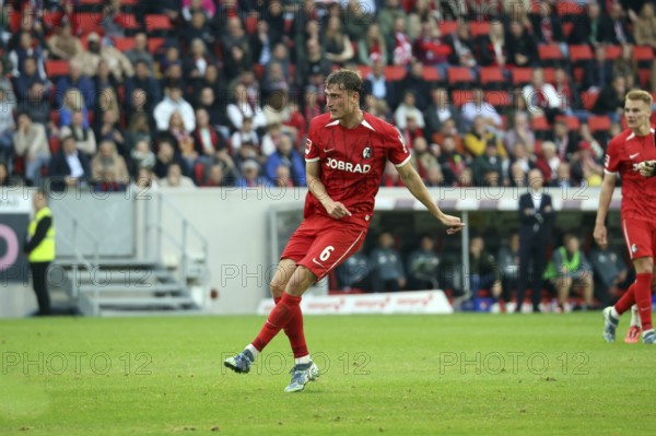 Patrick Osterhage (SC Freiburg) at the match of the 1st FBL: 24-25: 1st FBL: 24-25: 7th Sptg. SC Freiburg - FC Augsburg DFL REGULATES PROHIBIT ANY USE OF PHOTOGRAPHS AS IMAGE SEQUENCES AND/OR QUASI-VIDEOthen Photo: Joachim Hahne/johapress, Freiburg, Germany / Germany