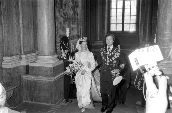Wedding of Carl XVI Gustaf and Silvia Sommerlath. Carl XVI Gustaf, King of Sweden. Born 30 april 1946. The wedding 19 june 1976 in Stockholm. Queen Silvia in her wedding dress with king Carl XVI Gustaf inside the royal castle of Stockholm